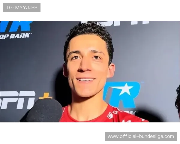 埃斯皮诺萨组合拳撕裂对手防线，赫盖血洒拳台坚持至第十一回合