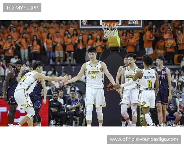 广厦客战上海受考验，布朗复出成变数