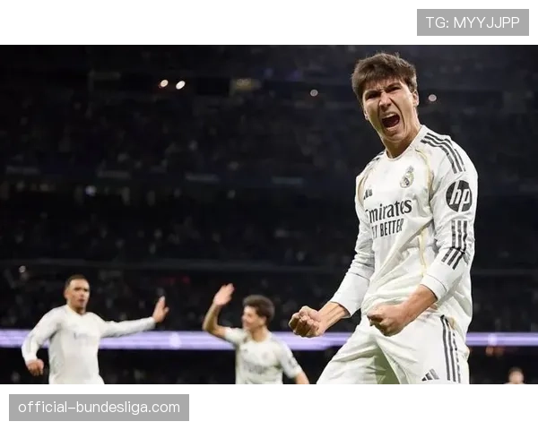 实时:皇家社会获得前场位置极佳任意球,久保建英主罚击中横梁 实时:皇家社会获得前场位置极佳任意球,久保建英主罚击中横梁